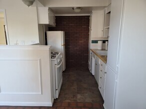 641 Shalimar Dr, Unit Apt B in Costa Mesa, CA - Foto de edificio - Building Photo