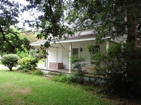 1565 NC-24 in Newport, NC - Building Photo