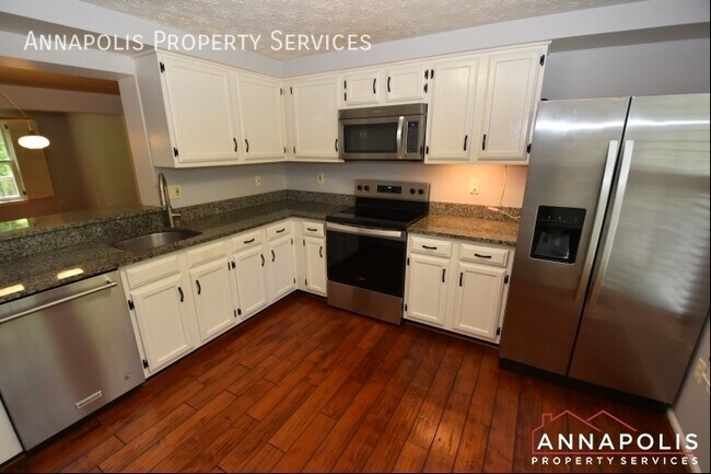 541 Bay Dale Ct in Arnold, MD - Building Photo - Building Photo