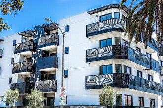 Waring Hudson by Wiseman in Los Angeles, CA - Foto de edificio - Building Photo