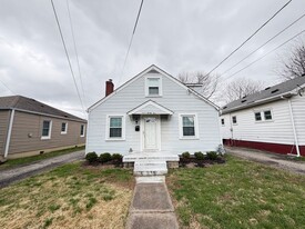 825 Parkway Dr in Louisville, KY - Building Photo