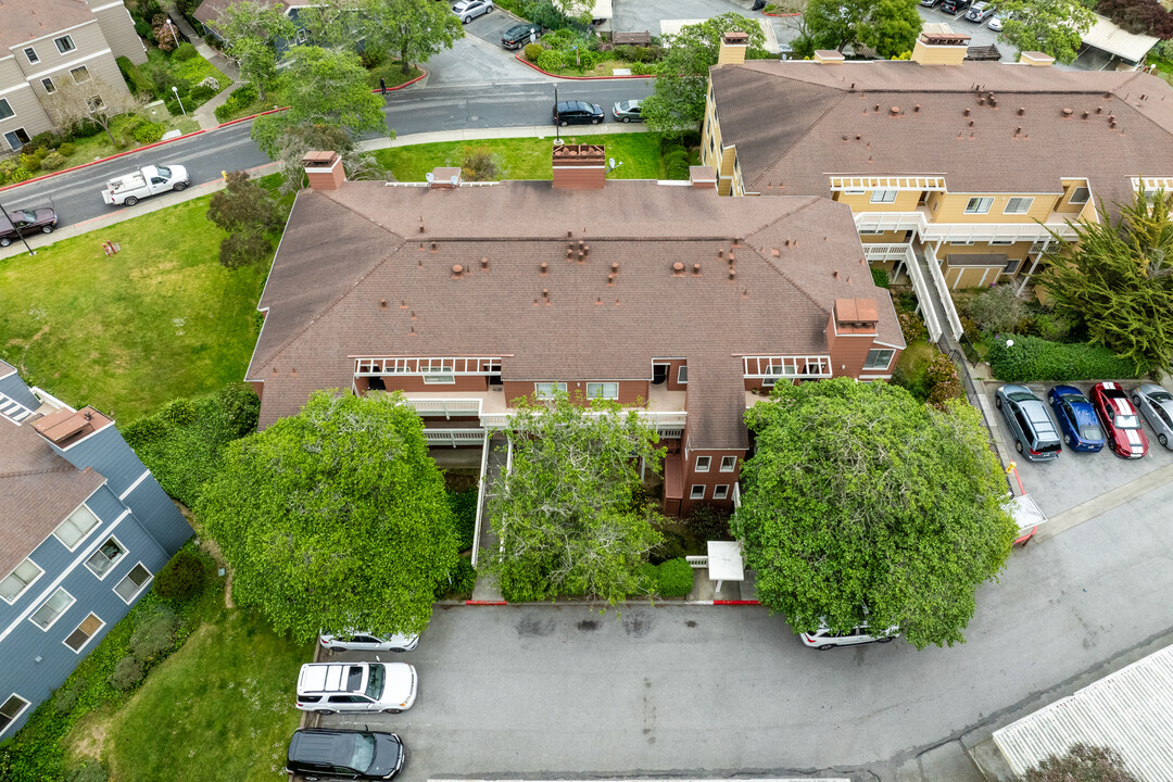 Saddleback in Daly City, CA - Foto de edificio