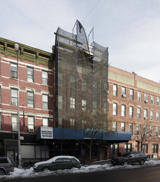 99 Greenpoint Ave in Brooklyn, NY - Foto de edificio