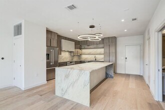 3600 S Lamar Blvd in Austin, TX - Foto de edificio - Building Photo