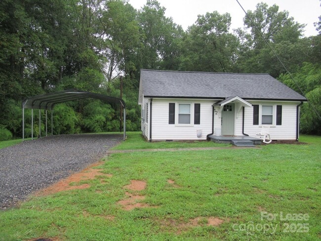 12 E J St in Maiden, NC - Foto de edificio - Building Photo