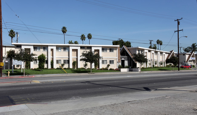 Island Breeze Apartments in Gardena, CA - Building Photo - Building Photo