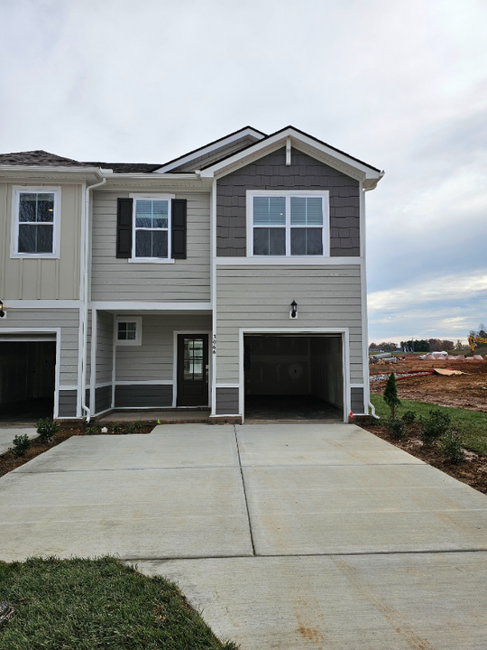 3066 Seguaro Ln in White House, TN - Building Photo