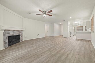 5425 Yale Dr in Katy, TX - Building Photo - Building Photo