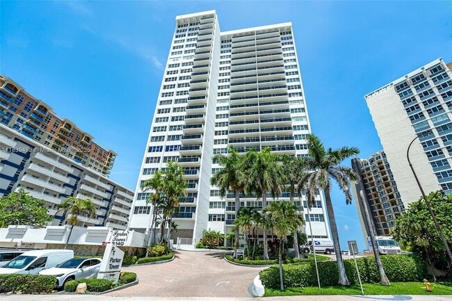 3140 S Ocean Dr, Unit 201 in Hallandale Beach, FL - Building Photo - Building Photo
