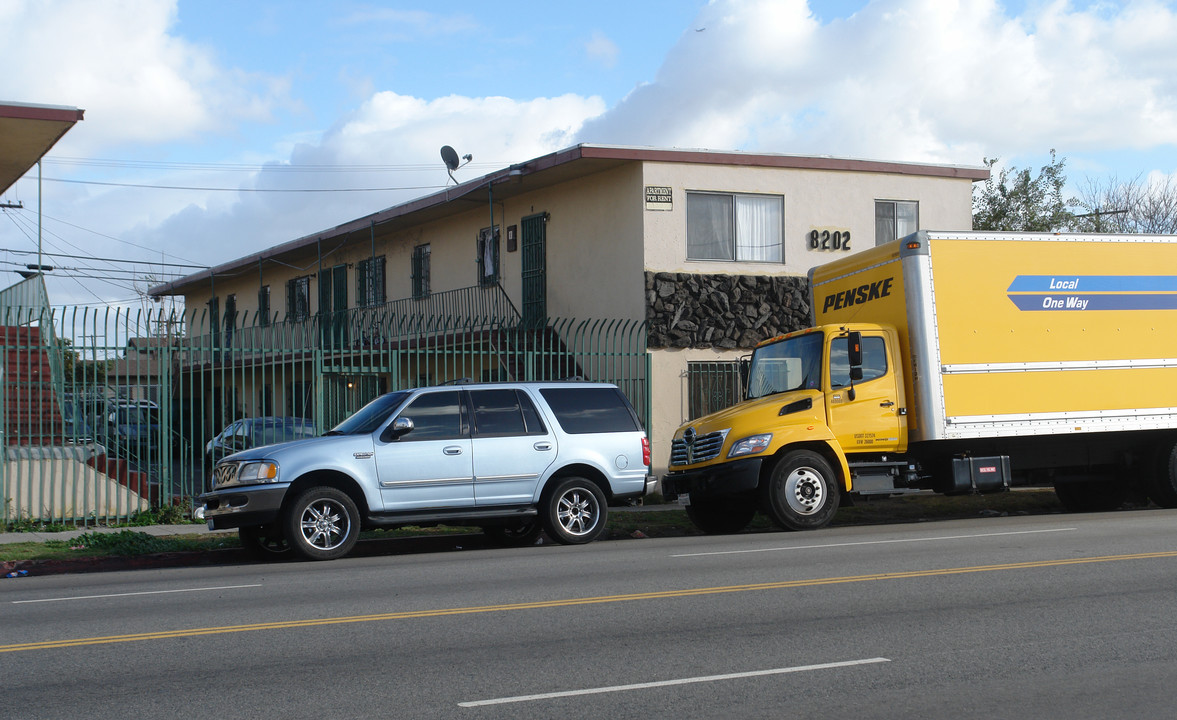 8202 Main St in Los Angeles, CA - Foto de edificio