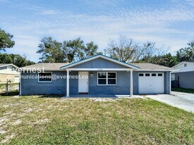 11710 Paige Dr in Port Richey, FL - Building Photo