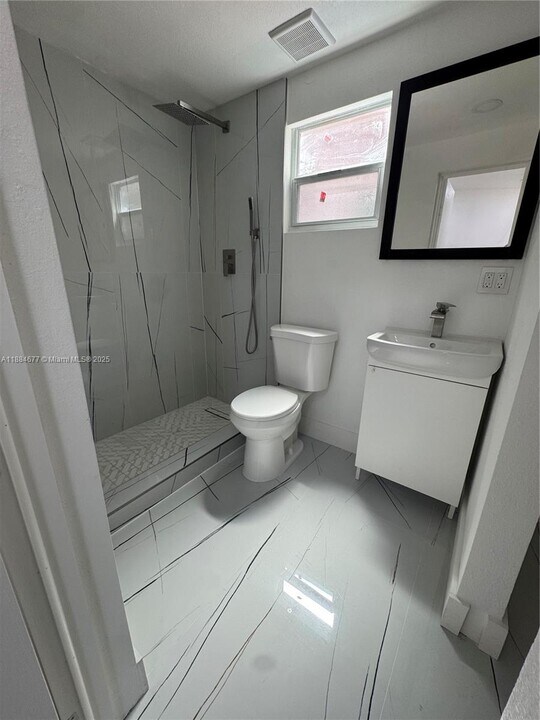 4341 NE 18th Ave in Pompano Beach, FL - Building Photo