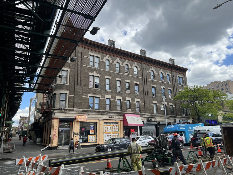 2050 Jerome Ave in Bronx, NY - Building Photo