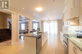 2128 Lillykin St in Oakville, ON - Building Photo - Building Photo