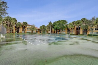 10733 Cleary Blvd, Unit 101 in Plantation, FL - Foto de edificio - Building Photo