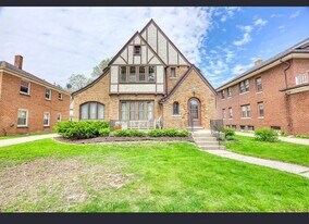 533 N 63rd St, Unit Upper in Wauwatosa, WI - Building Photo