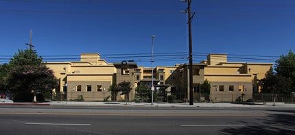 Parthenia Street Senior Housing in Northridge, CA - Foto de edificio - Building Photo