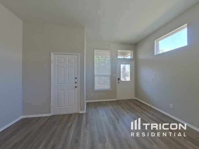 4805 Cedar Springs Dr in Fort Worth, TX - Foto de edificio - Building Photo