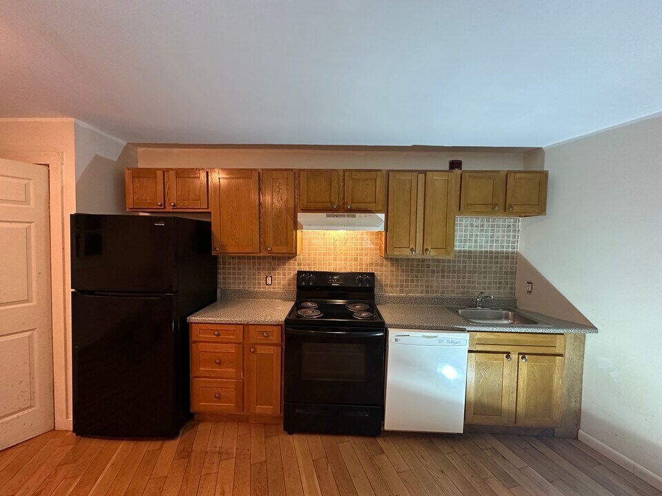 72 Linden St, Unit #1 in Lynn, MA - Foto de edificio