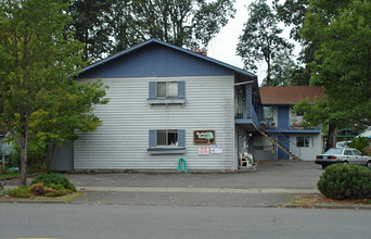 Golden Oaks Apartments in Salem, OR - Building Photo - Building Photo