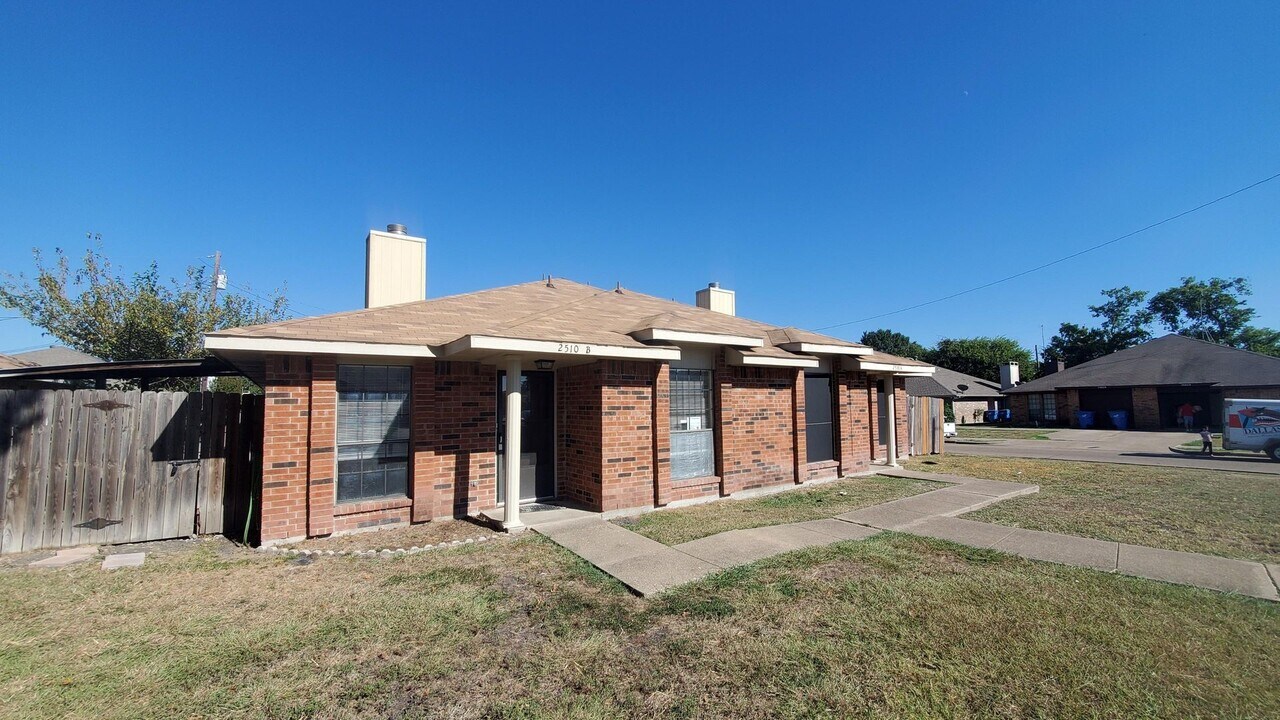 2510 Stanford St in Rowlett, TX - Building Photo