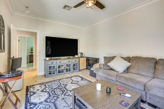 2225 Corte Ananas in Carlsbad, CA - Foto de edificio - Building Photo