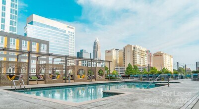 650 E Brooklyn Vlg Ave in Charlotte, NC - Building Photo - Building Photo