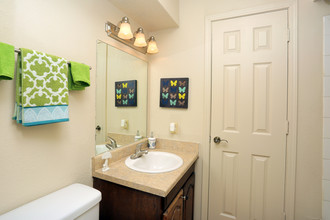 Belmont Park Townhomes in Tulsa, OK - Foto de edificio - Interior Photo