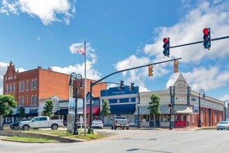 204 Mill St in Barnesville, GA - Building Photo - Building Photo