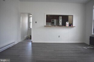 10 S 62nd St in Philadelphia, PA - Building Photo