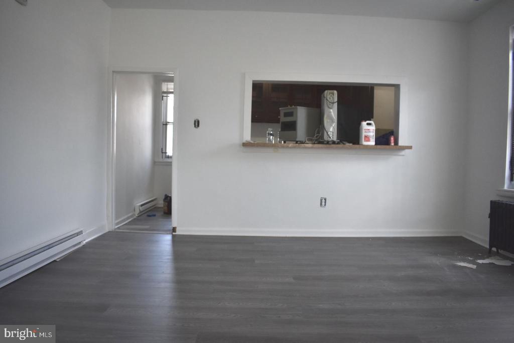 10 S 62nd St in Philadelphia, PA - Building Photo