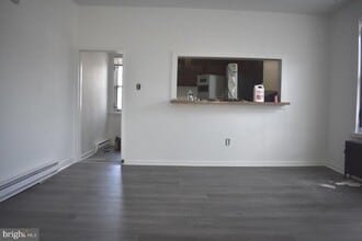 10 S 62nd St in Philadelphia, PA - Building Photo - Building Photo