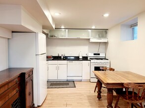 240 Mason Ter, Unit 1 in Brookline, MA - Foto de edificio - Building Photo