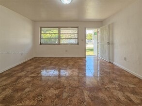 201 SW 30th Ct in Miami, FL - Building Photo - Building Photo