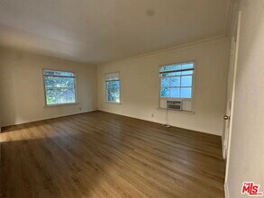 127 N Doheny Dr in West Hollywood, CA - Building Photo - Building Photo