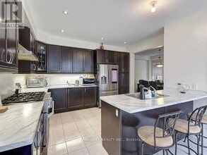 4 Parker Ln in New Tecumseth, ON - Building Photo - Building Photo