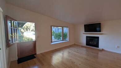 1207 Shafter Ave in Pacific Grove, CA - Building Photo - Building Photo