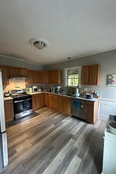 33 Garfield Ave in Woburn, MA - Building Photo