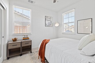 894 Fulton Way in Hollister, CA - Foto de edificio - Building Photo