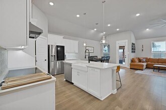 1373 Silverthorne Trl in Justin, TX - Building Photo - Building Photo