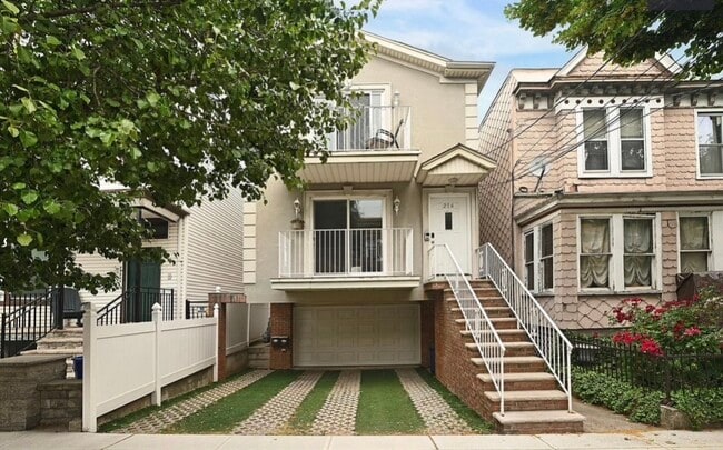 216 Angelique St, Unit Floor 1