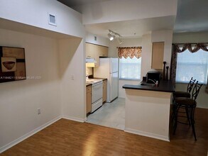 2586 Centergate Dr, Unit 307 in Miramar, FL - Building Photo - Building Photo