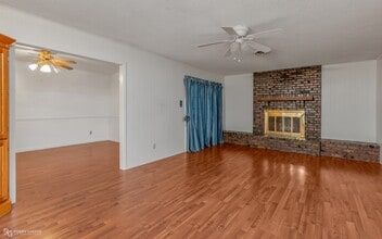 2424 Douglas Dr in Bossier City, LA - Foto de edificio - Building Photo