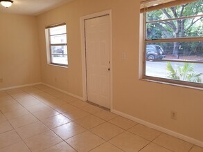 2327 Polk St, Unit Amanda in Hollywood, FL - Foto de edificio - Building Photo