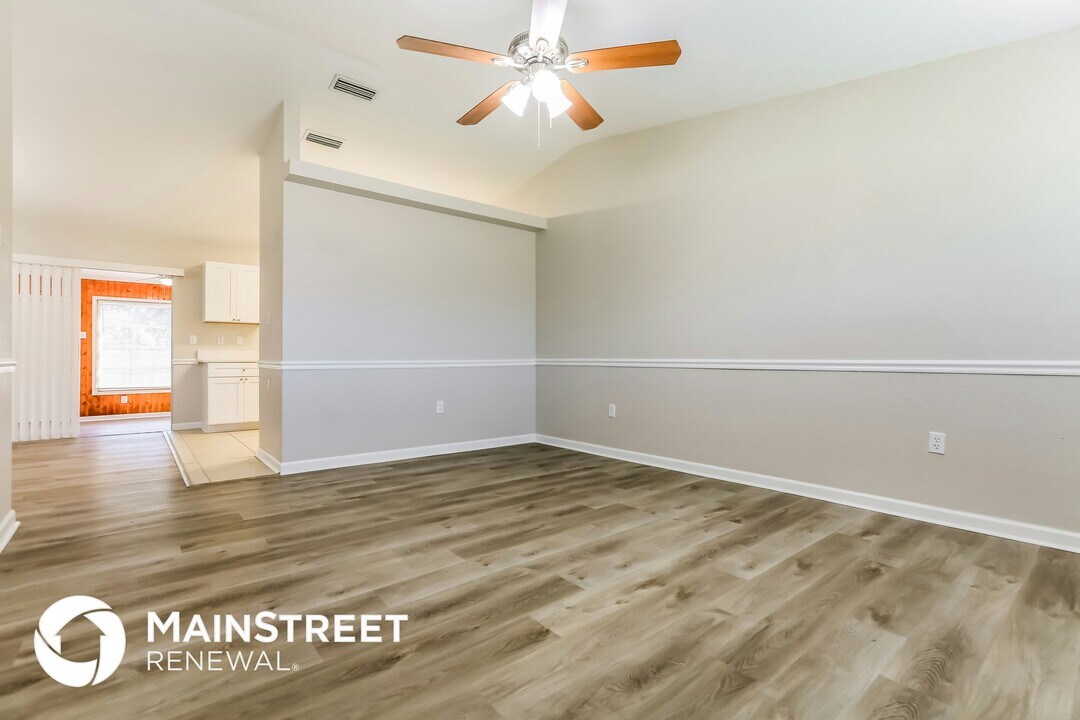 1058 Riggs St in Port Charlotte, FL - Building Photo