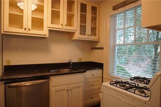 2544 Peachtree Rd NW in Atlanta, GA - Building Photo - Building Photo