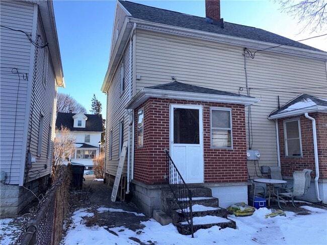 100 Fairbanks St in Rochester, NY - Building Photo - Building Photo