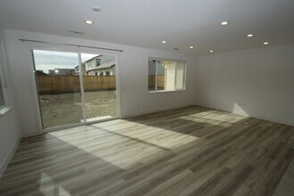 4295 Crescent Wy in Folsom, CA - Building Photo - Building Photo