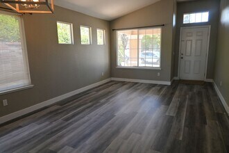 6743 Di Lusso Dr in Elk Grove, CA - Building Photo - Building Photo