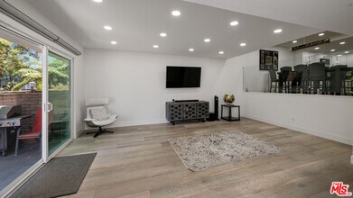 13229 Fiji Way in Marina Del Rey, CA - Building Photo - Building Photo